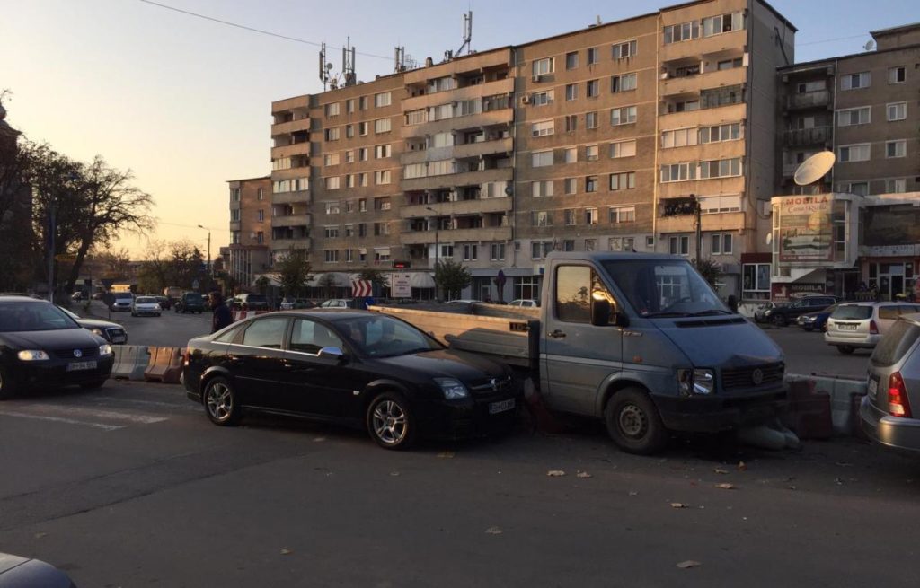 Un bărbat a murit după un infarct într-un sens giratoriu din Beiuș