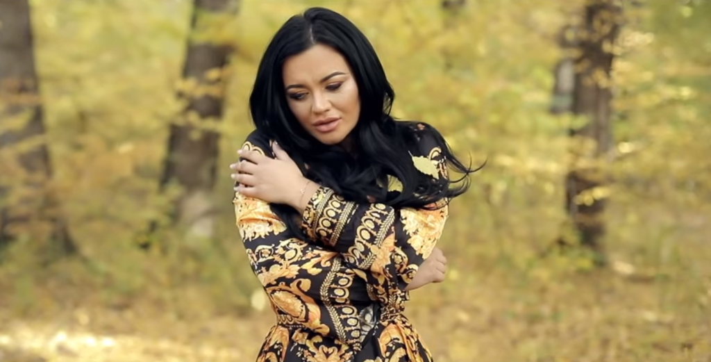 Carmen de la Sălciua a bătut recordul naţional cu o melodie: În două luni, peste 20 milioane vizualizări!