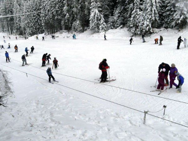 Pentru prima dată după 12 ani, în Apusenii județului Arad se poate schia pe două pârtii, la Moneasa și la Șiria! Pentru prima dată după 12 ani, în Apusenii județului Arad se poate schia pe două pârtii, la Moneasa și la Șiria!