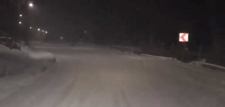 DN75 (zona Vârtop) acoperit complet de zăpadă: Autoritățile dorm în papuci de casă!