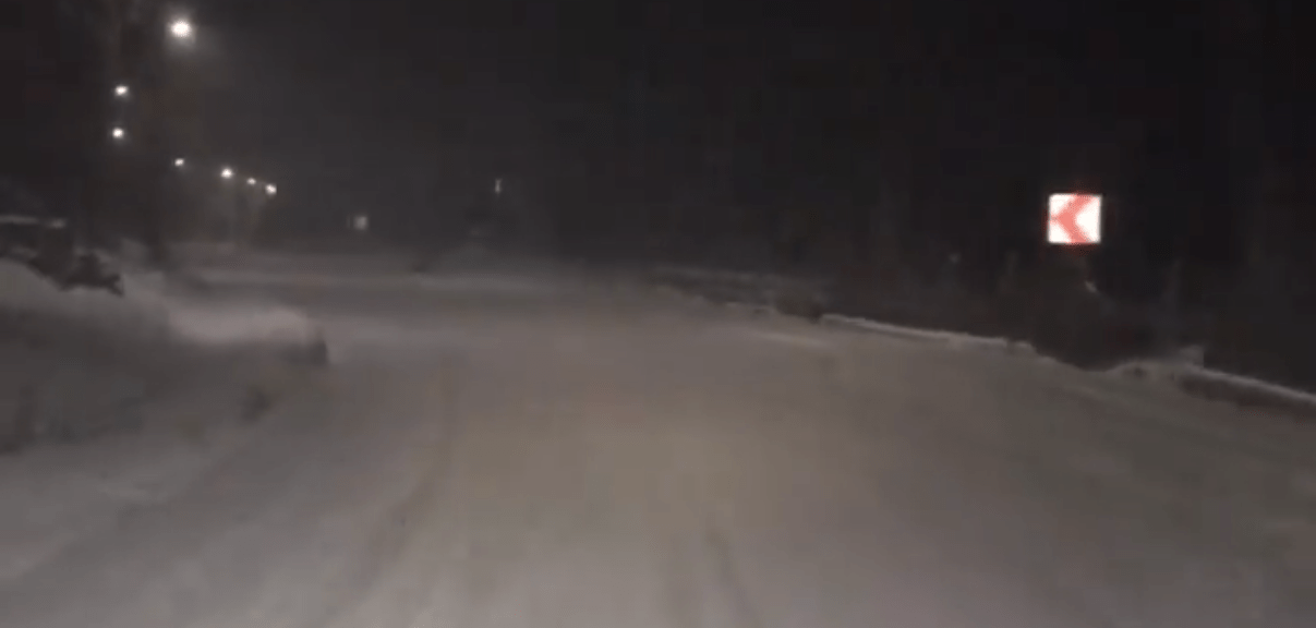 DN75 (zona Vârtop) acoperit complet de zăpadă: Autoritățile dorm în papuci de casă!