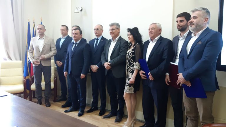 Un brădean și-a pus semnătura pe contractul de execuţie al lucrărilor la Canalul Bega navigabil!