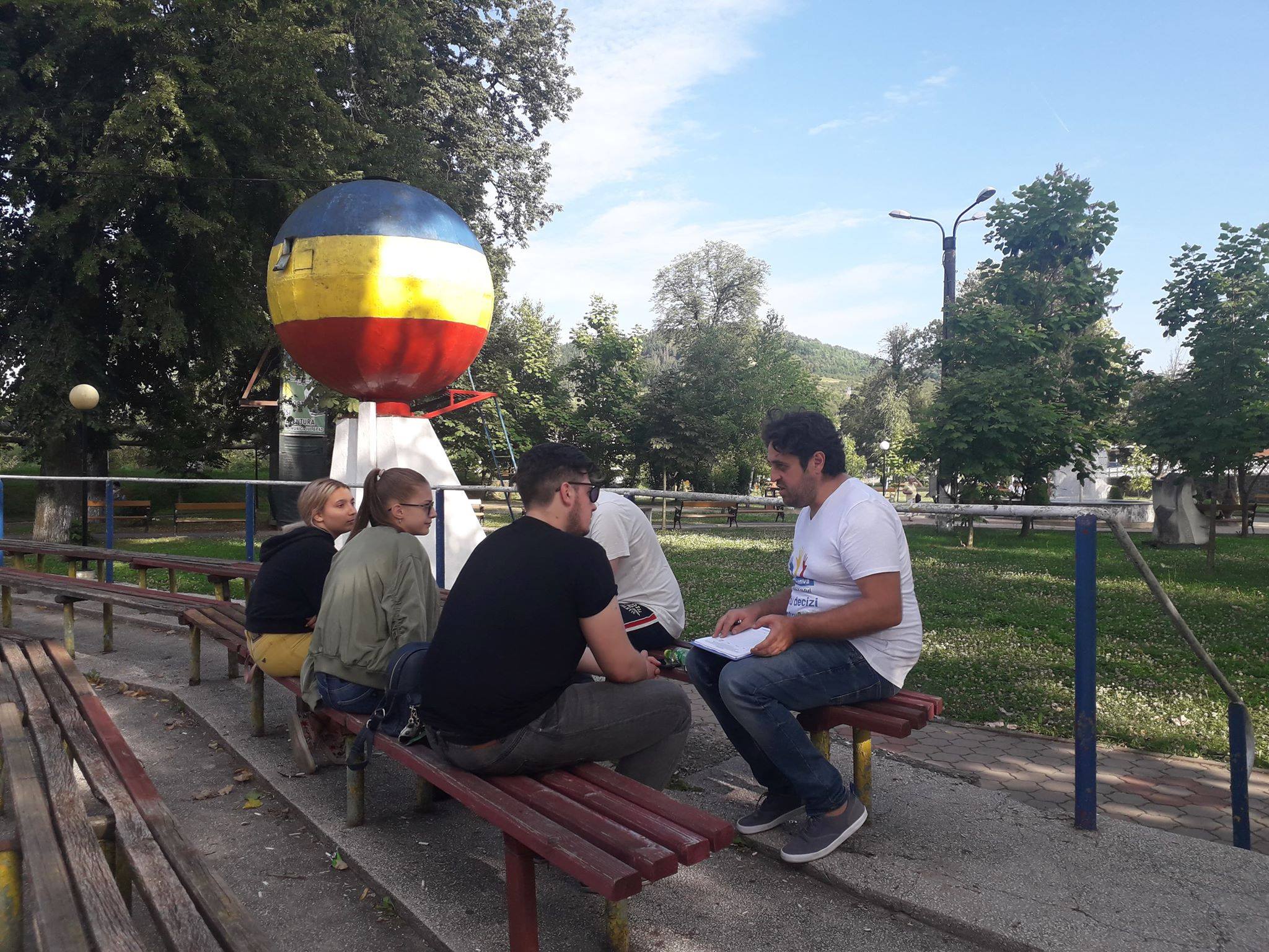 USR a strâns în Brad sute de semnături pentru o inițiativă cetățenească