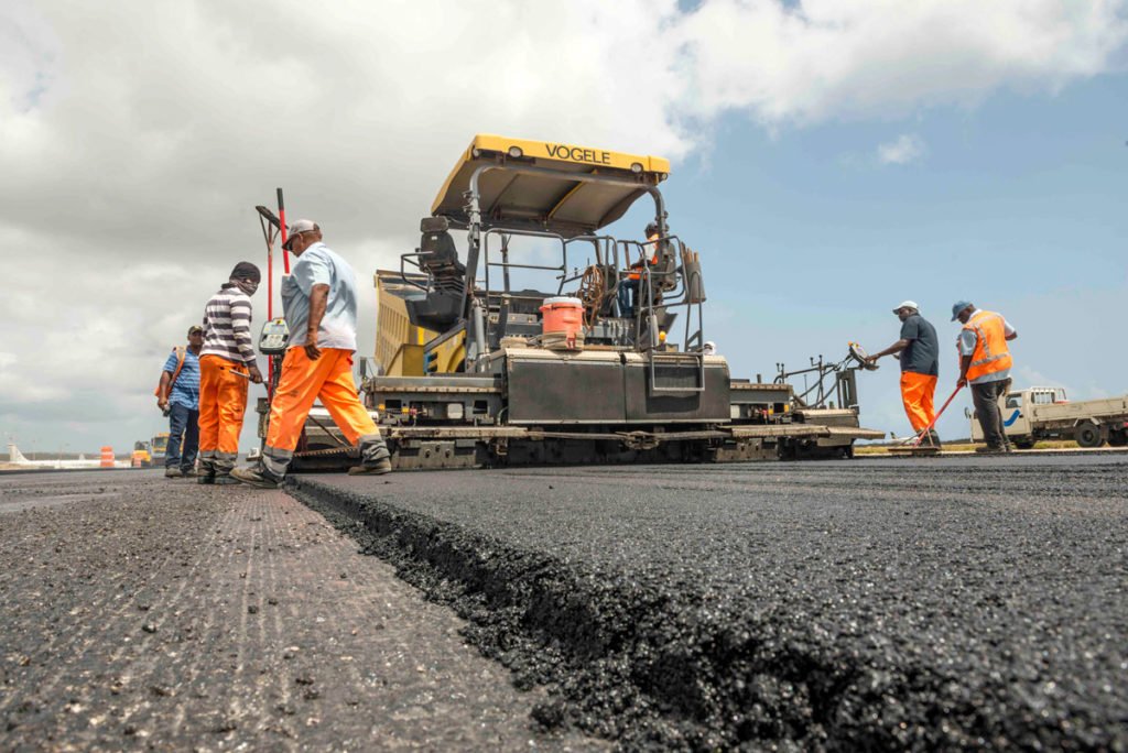 Gaură de 11 miliarde în buget! Se trece la tăieri de bugete şi concedieri, proiectele PNDL în pericol!