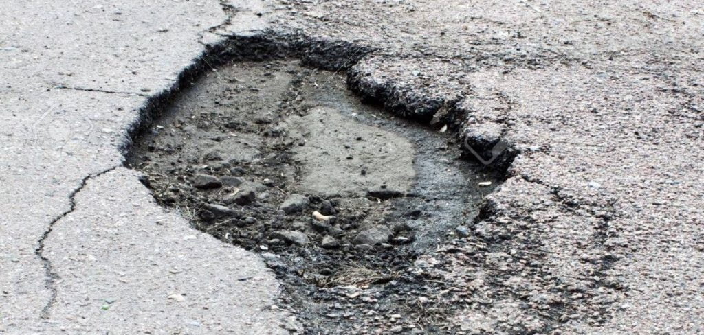 „Transursoaia” DN1R drumul moților este ciuruit de gropi și fisuri: Între Mătișești-Horea, DN1R este într-o stare critică!