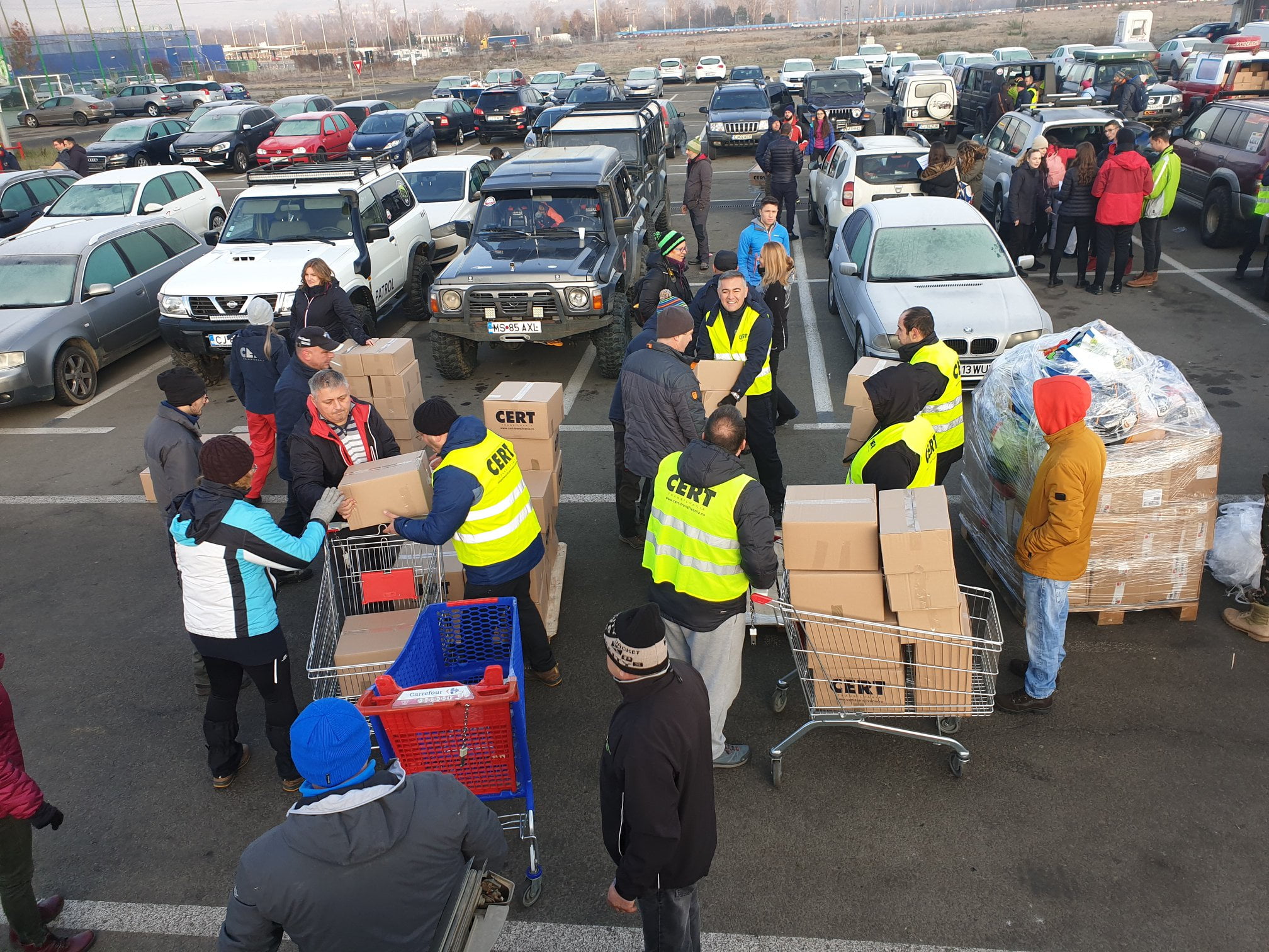 În weekend, voluntarii din CERT Transilvania au ajuns cu alimente în satele izolate din munții Apuseni