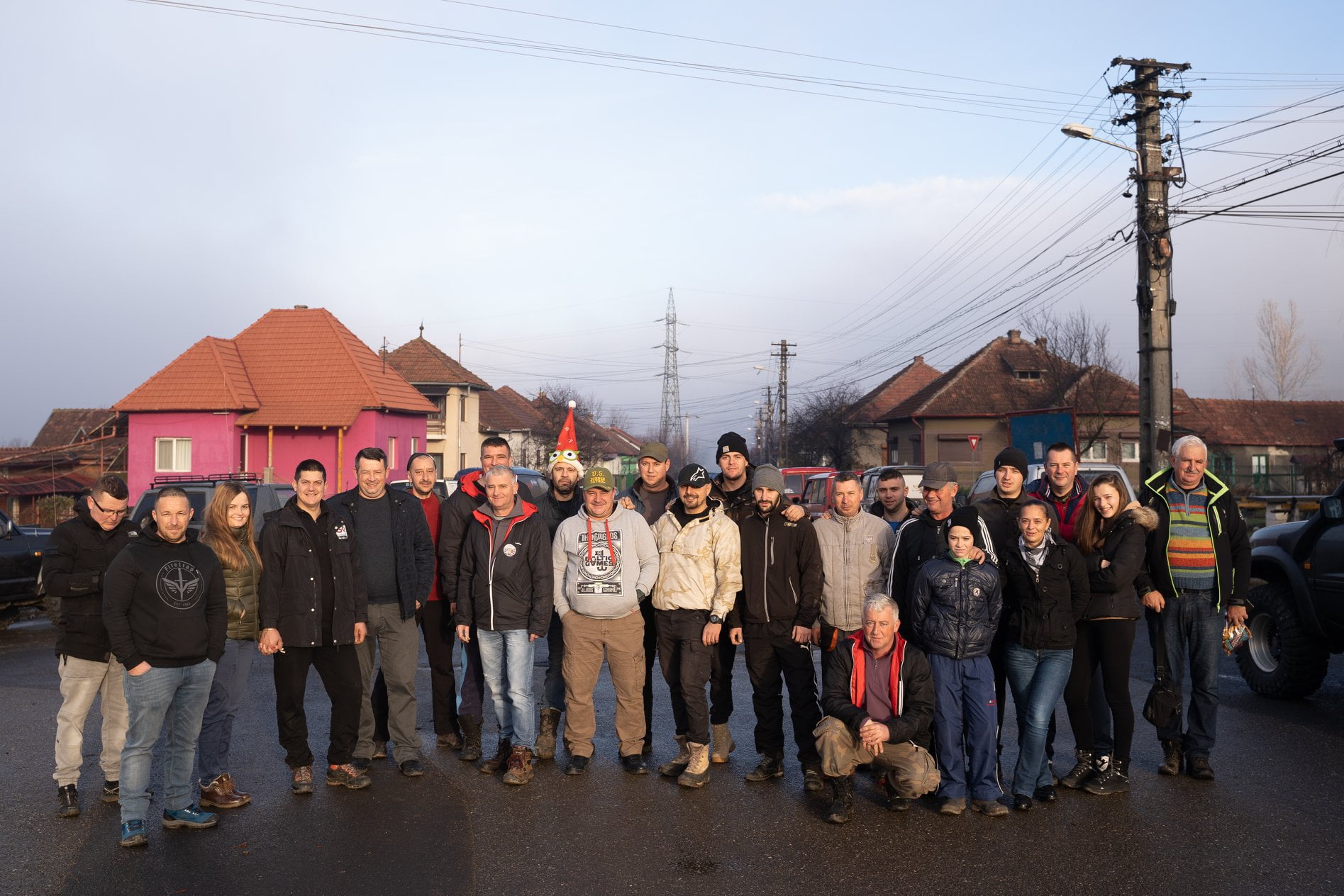 OFF ROAD BRAD au dăruit speranță, de Crăciun, locuitorilor izolați din Bulzeștii de Sus