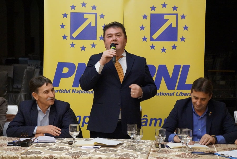 Cristian Dan Pasca, acuză: Ședință la Primăria Orașului Câmpeni cu aproape 40 de angajați care au stat cu toții în aceeași încăpere!