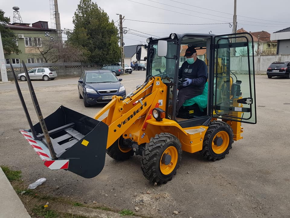 Aleșd: A sosit si buldoexcavatorul castigat pe proiectul european RO-HU 48
