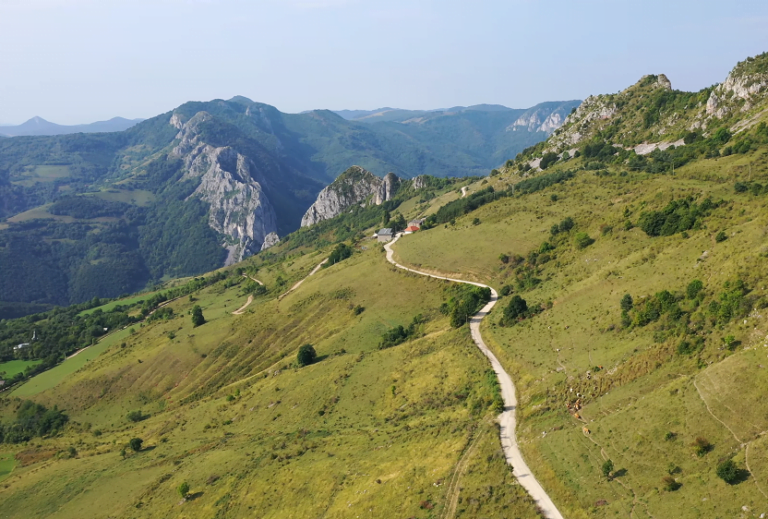 „Transalpina de Apuseni” va lega satele pierdute ale Țării de Piatră cu autostrada, la Aiud!
