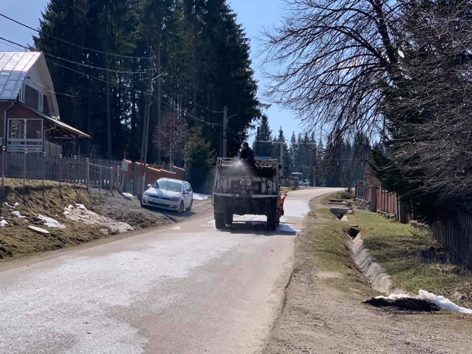 În Beliș a început dezinfecția! Operațiunea se va face în fiecare săptămână până la finalul pandemiei!