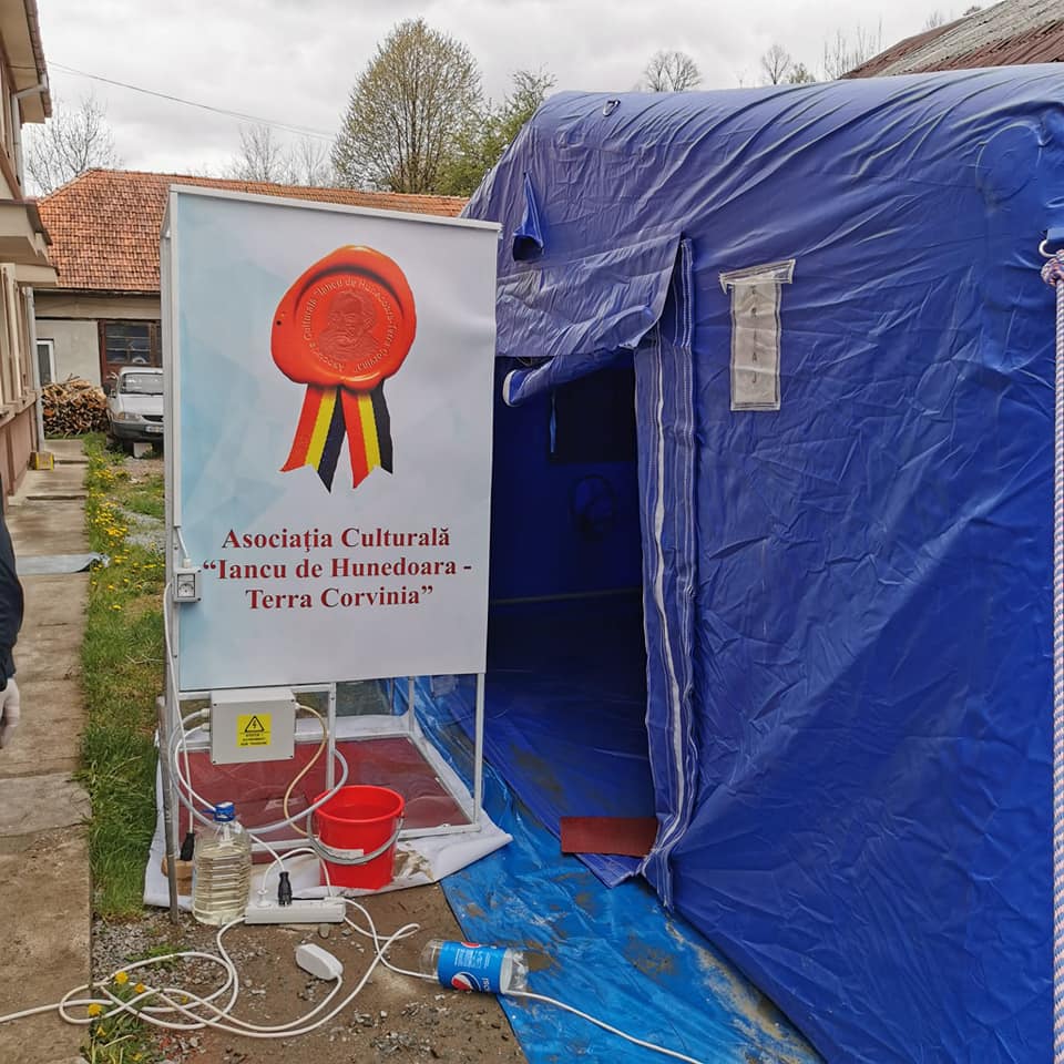 Spitalul Orășenesc din Abrud a primit ca donație de la o asociație: O cabină de decontaminare, mănuși, termometre și dezinfectant tegumentar!