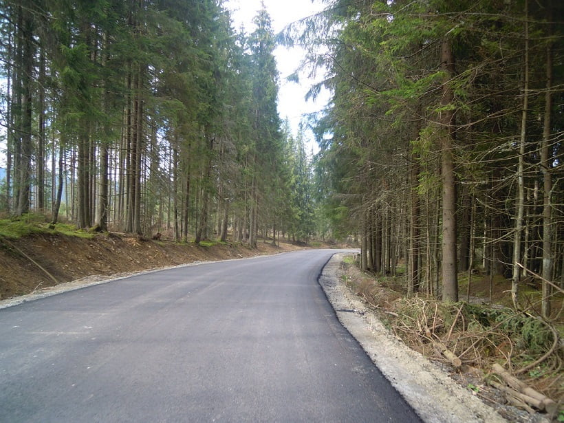 Pe drumul județean 107P Mărișel – DN 1R s-au demarat lucrări de întreținere