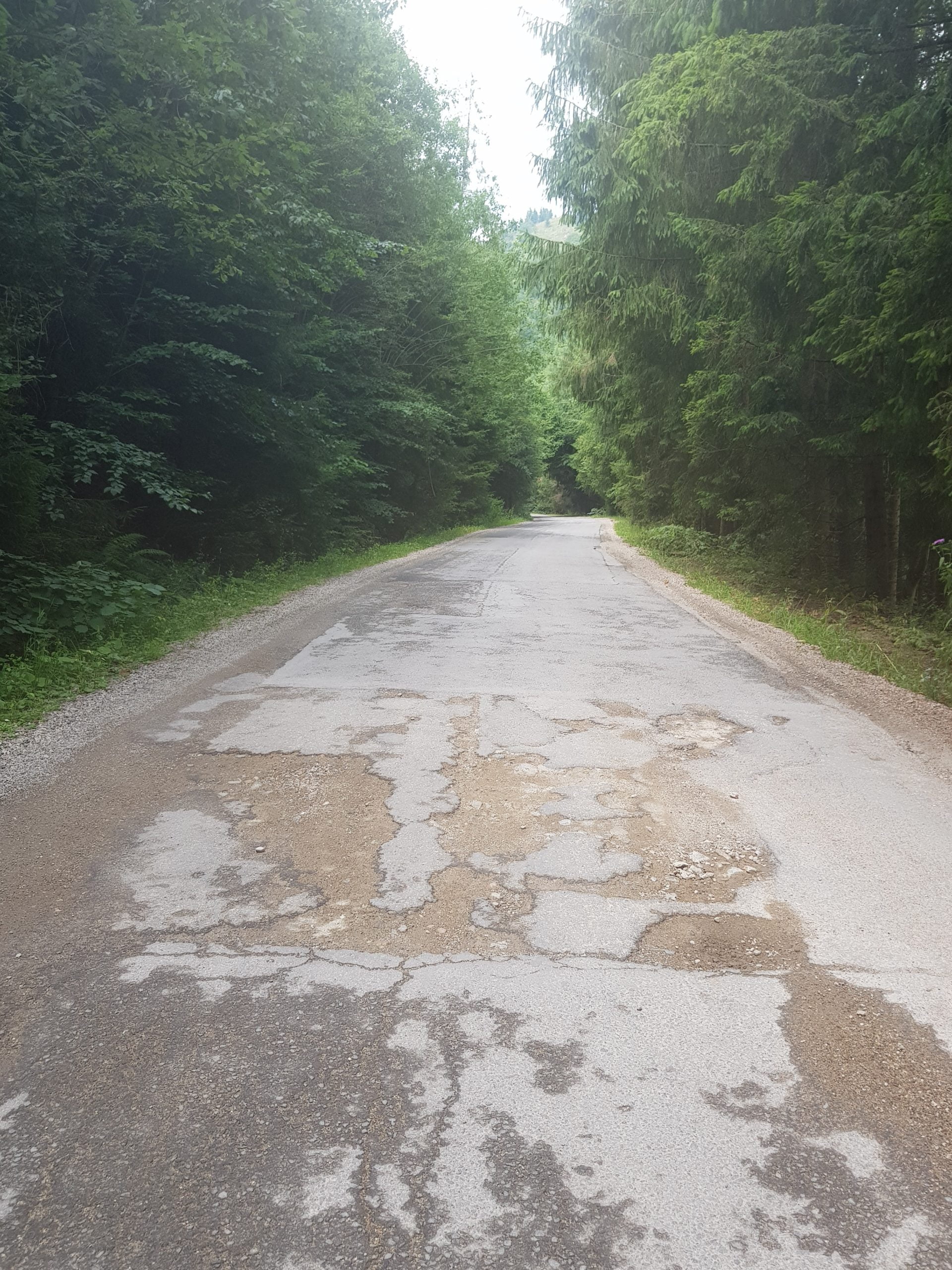 Asfaltarea DJ 107 P, Gilău-Mărişel, între lăudăroşenie şi realitate