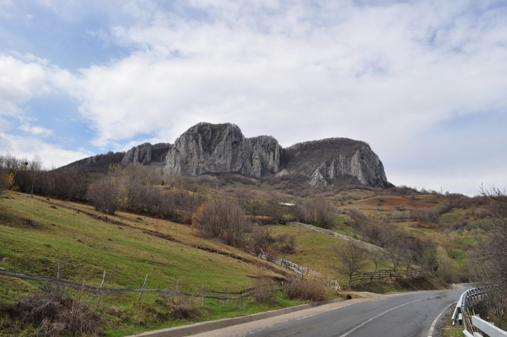 CNAIR a scos la licitație publică modernizarea unui sector de 5 kilometri din Drumul Naţional 74, între localităţile Mihăileni şi Buceş Vulcan.