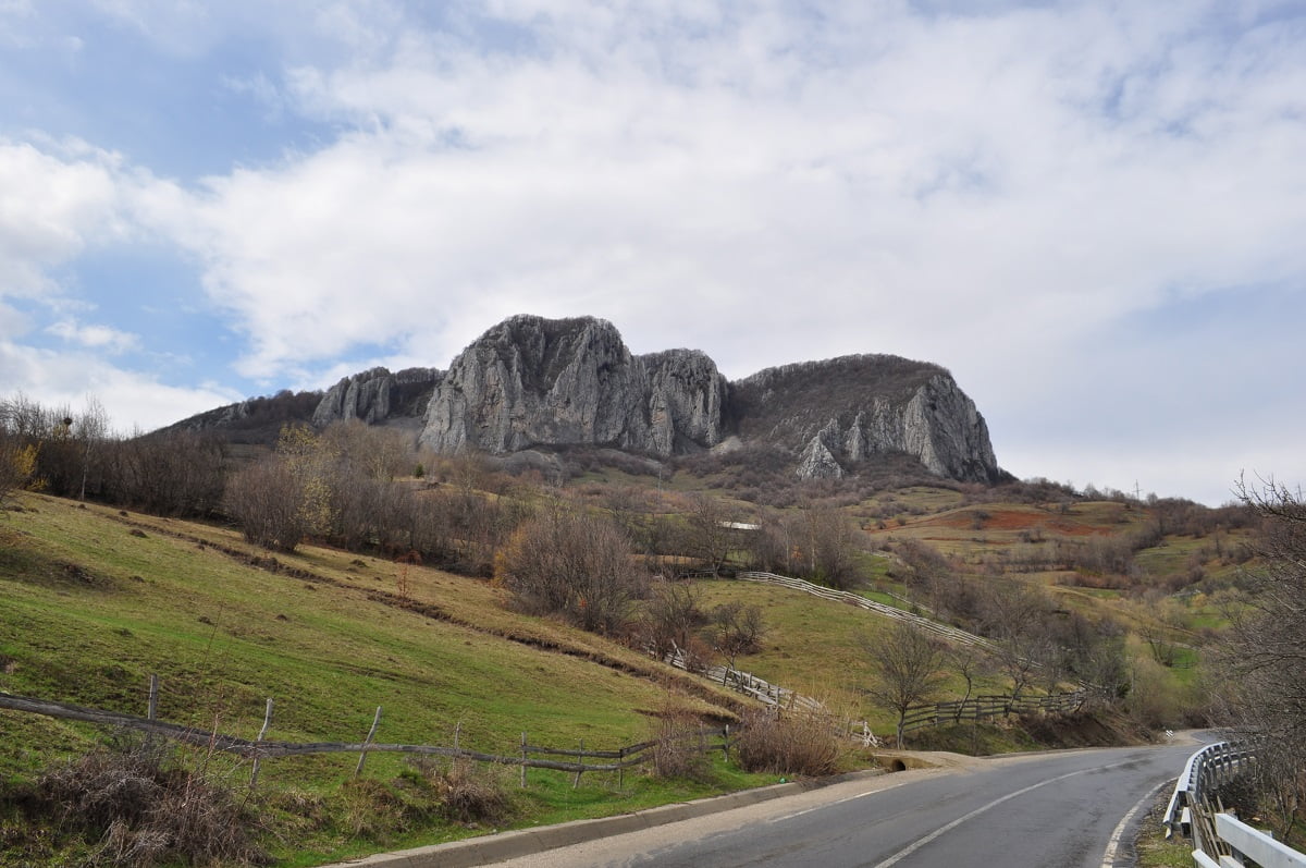 CNAIR a scos la licitație publică modernizarea unui sector de 5 kilometri din Drumul Naţional 74, între localităţile Mihăileni şi Buceş Vulcan.