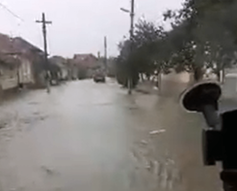 Mai multe sate din zona Beiuş-Ştei au fost inundate după cantităţile mari de apă căzute!