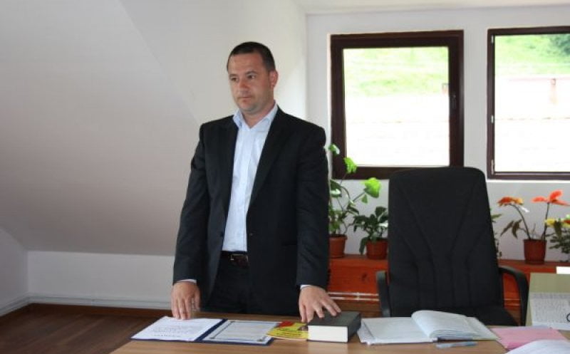 Prefectul Clujului l-a demis din funcție pe primarul comunei Valea Ierii, după ce acesta a fost condamnat penal definitiv!
