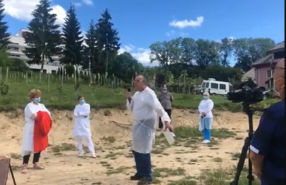 (VIDEO) Protest la Spitalul de Boli Cronice din Câmpeni