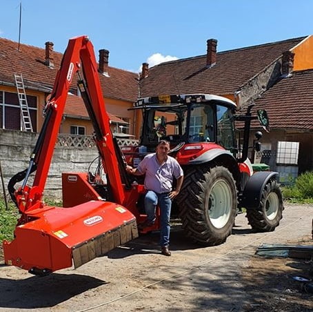 Adrian Toca a anunțat: A sosit și tocătoarea pentru curățarea vegetației de pe marginea drumurilor din Hălmagiu