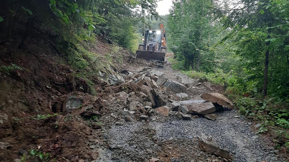 (VIDEO) Se lucrează la drumuri în Câmpeni