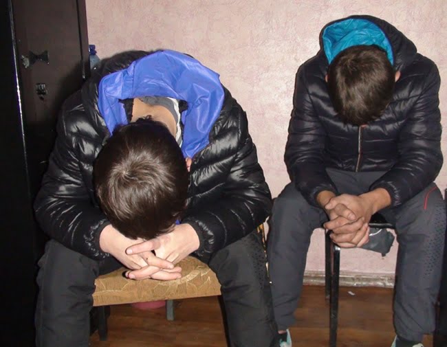 Doi minori din Simeria, reținuți după ce au furat o mașină și au fugit fără să plătească la benzinărie