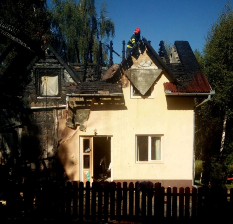 INCENDIU în comuna Mănăstireni: Totul ar fi pornit de la un boiler!