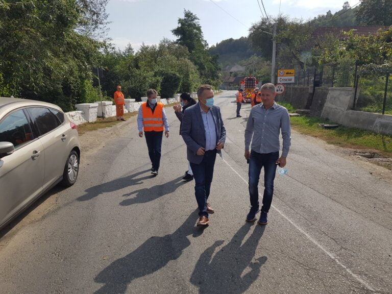 Repararea și modernizarea DN 74 Brad – Abrud, în Crișcior, a intrat în linie dreaptă!