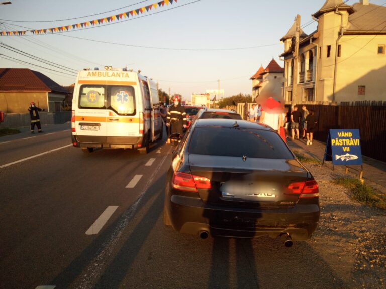 Două persoane au ajuns la spital după un accident în Gilău, în care au fost implicate patru mașini!