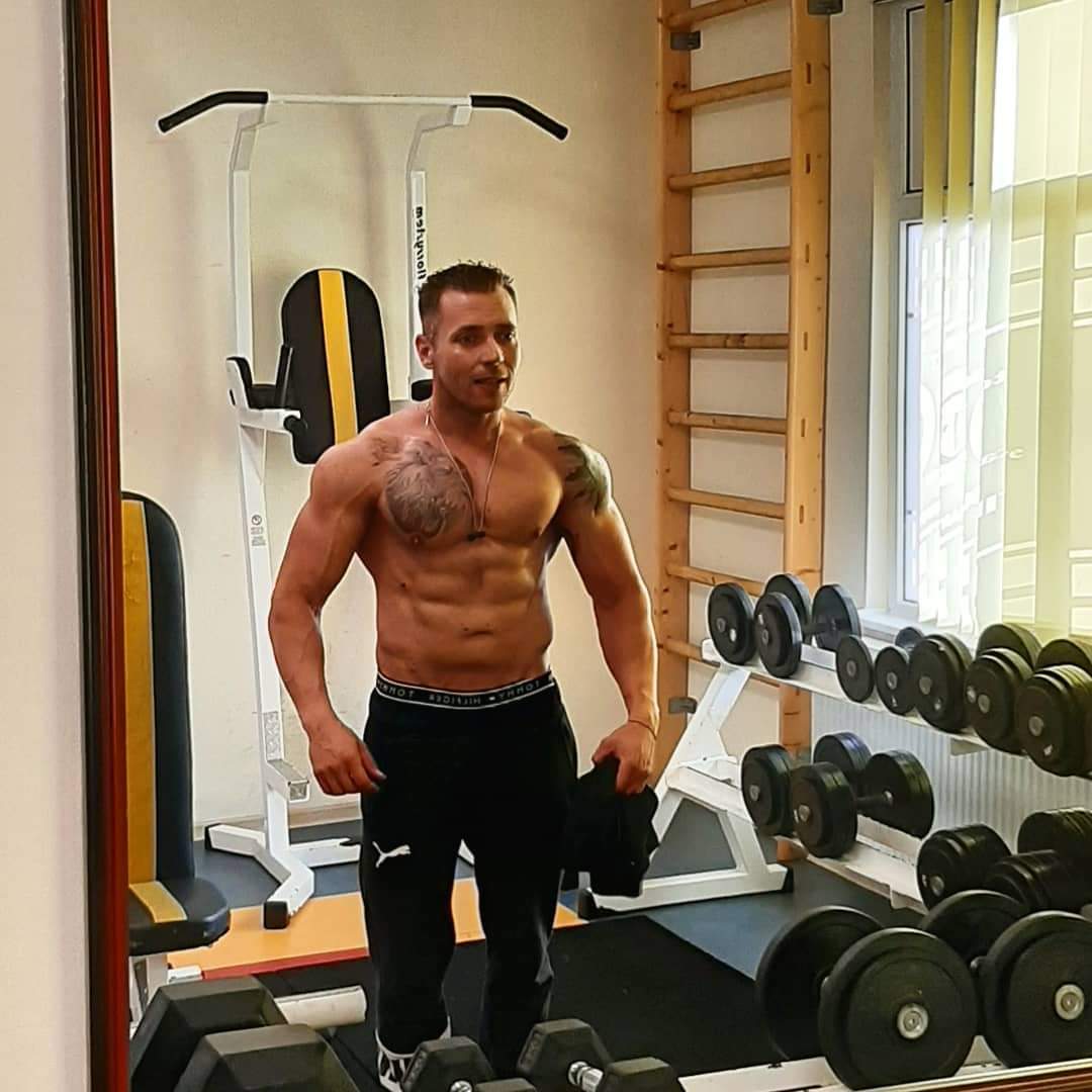 Polițistul sexi erou din Țara Moților: A salvat o doamnă din Brad!