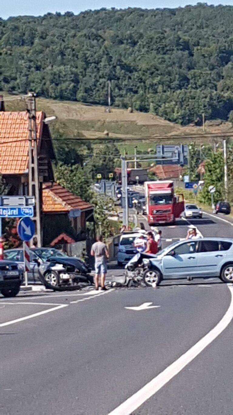 4 brădeni au fost răniți în urma unui accident pe DN76, la Luncoiu de Jos