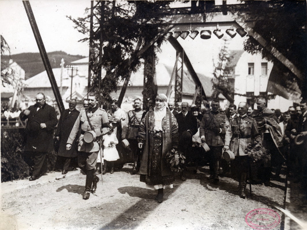 (POZE RARE) Vizita Regelui Ferdinand și a Reginei Maria la Câmpeni în 28 mai 1919