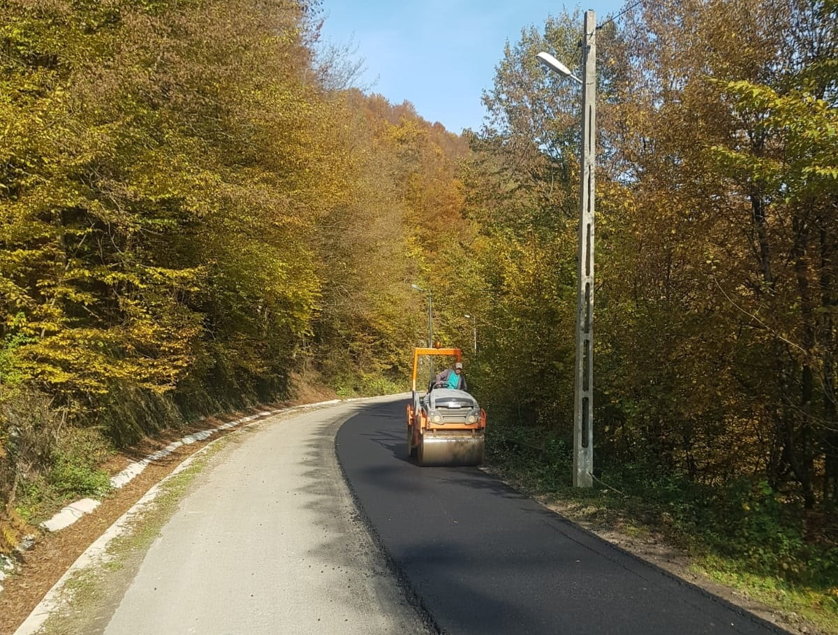 Final de toamnă bogat administrativ în Nucet: Se fac noi asfaltări de drumuri