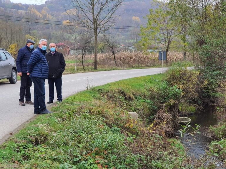 Drumurile județene din zona Bradului vor fi reparate, modernizate
