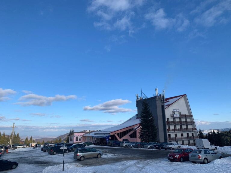Hotel Alpin, din Muntele Băișorii, a fost scos la vânzare cu 930.000 de euro