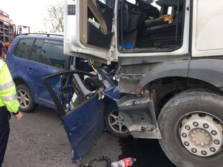 (FOTO) Patru răniți în urma unui accident pe DN 74 în Mihăileni