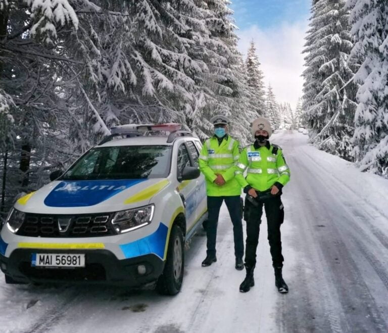 A venit zăpada în Apusenii din Cluj iar poliția vine cu sfaturi și recomandări pentru participanții la trafic