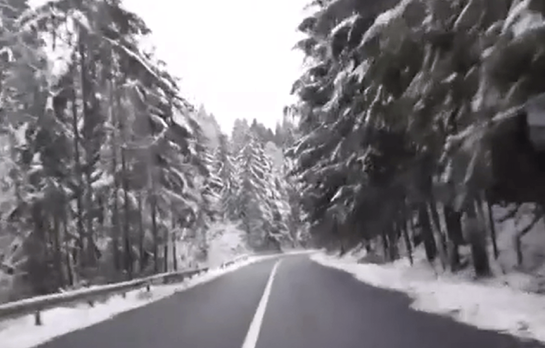 (VIDEO) Iarnă superbă în Apuseni: Drum de poveste din Dealu Negru la Huedin