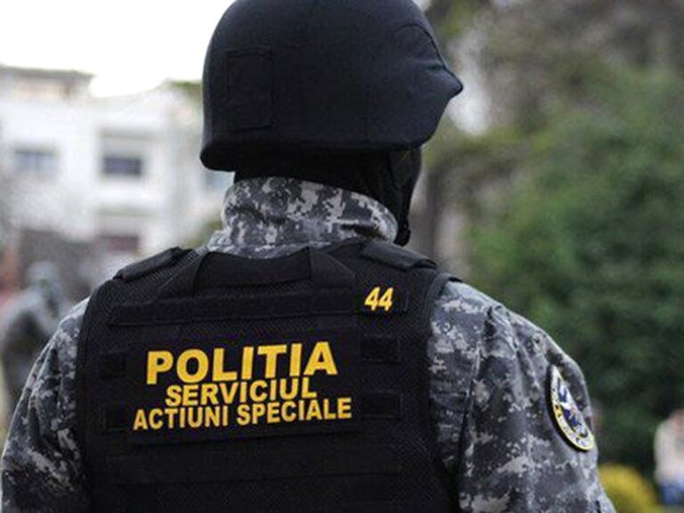 Polițiștii din Brad, serviciul arme din IPJ și luptătorii SAS au făcut mai multe percheziții în Vața de Jos! Ce au găsit?