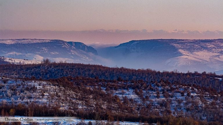 (FOTO) Cum se văd Munții Făgăraș dinspre Cheile Turzii?