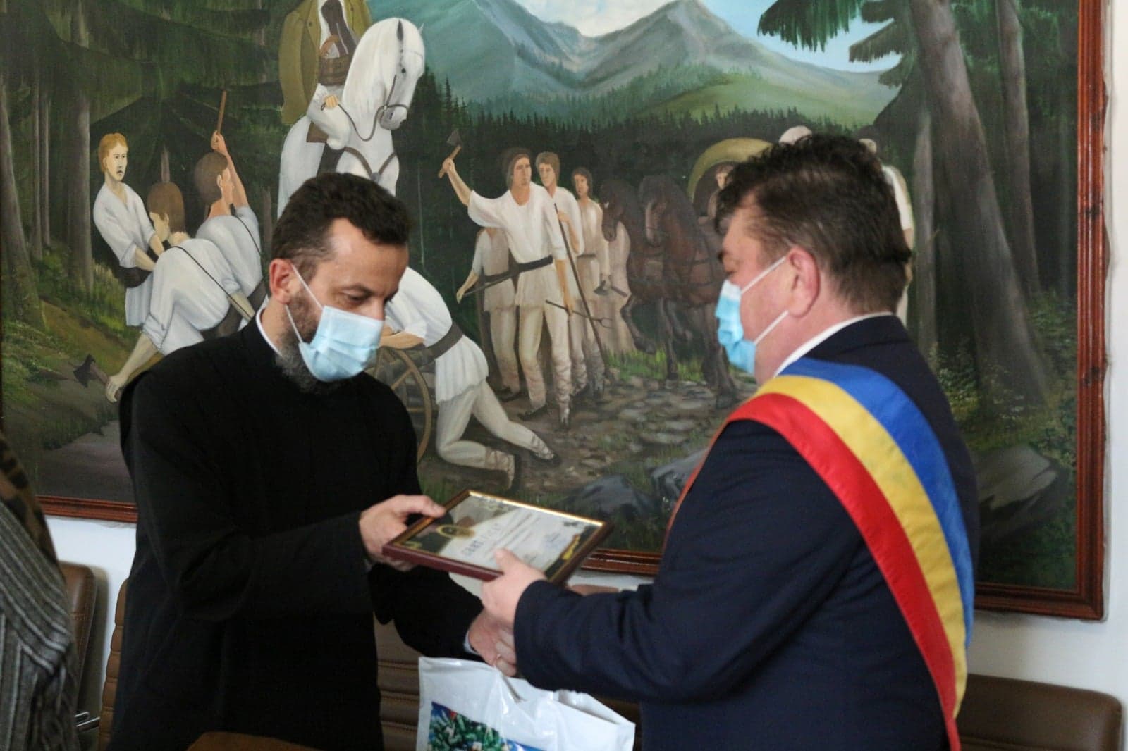 Noi cetățeni de onoare ai Câmpeniului: Preotul Antoniu Cristian Motora și doctorul Lucian Mocan!