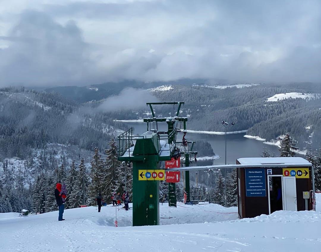 Turiștii către oficialii pârtiilor Mărișel: Când deschideți restul pârtiilor?