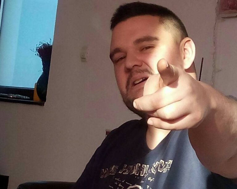 Consilier local din Huedin: Consilierii sunt pe post de marionete. Toți cu mâna sus