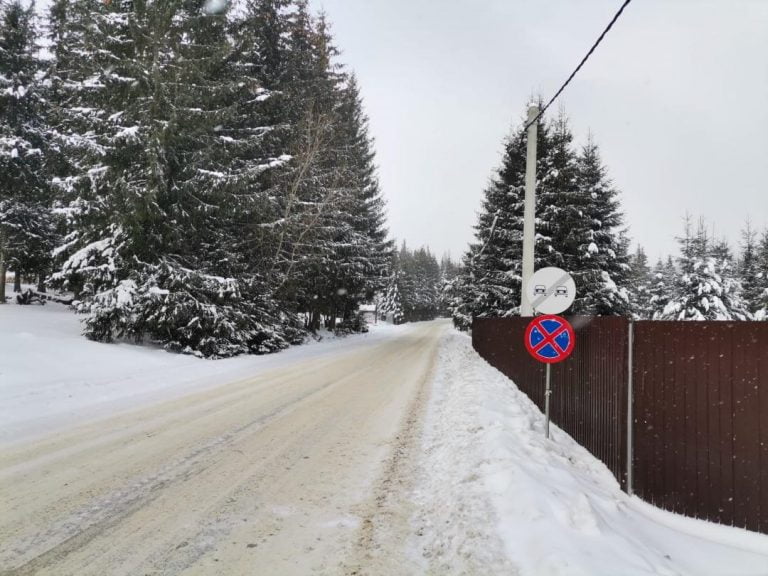 Atenție șoferilor care circulă în zona Muntele Băișorii – Buscat: Parcarea INTERZISĂ între Cabana Militară și Buscat!