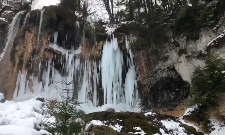 România Actualităţi: Cascada de la Vidra, o minune a naturii
