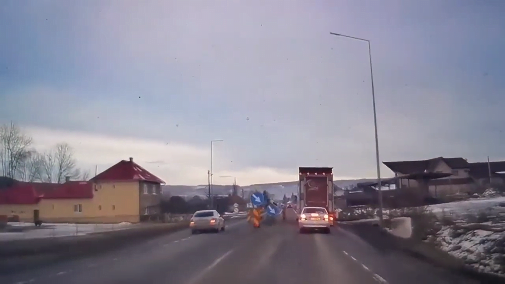 (VIDEO) Cum își încearcă moartea un șofer pe DN1 E60 Cluj-Napoca – Oradea în Păniceni?