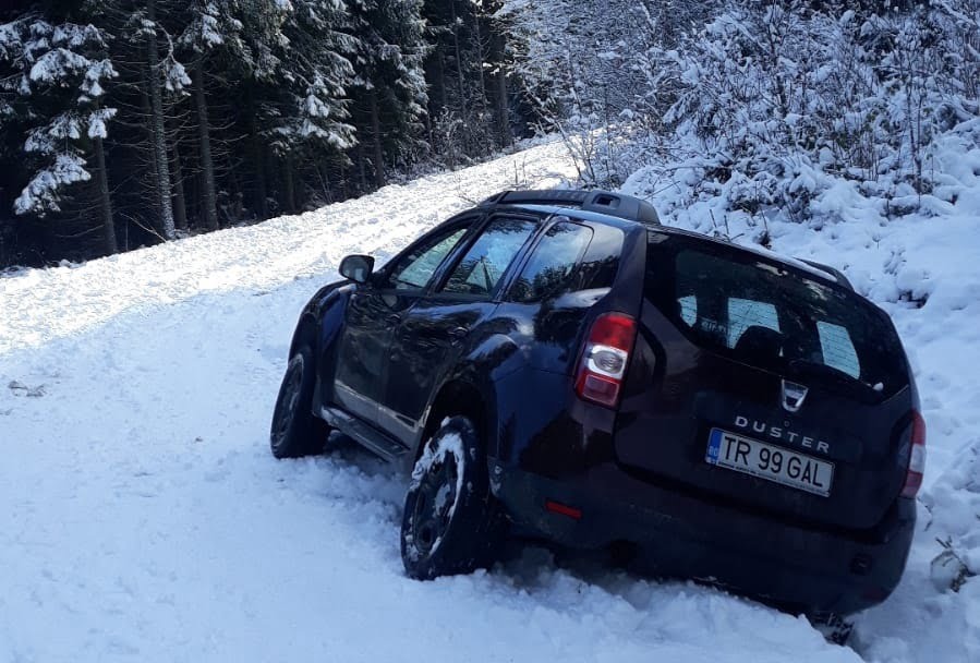 Sfaturile CERT Rescue pentru cei care conduc pe drumurile înzăpezite din Apuseni: 20 de cm de zăpadă pe drumul Bălcești – Dealu Botii!