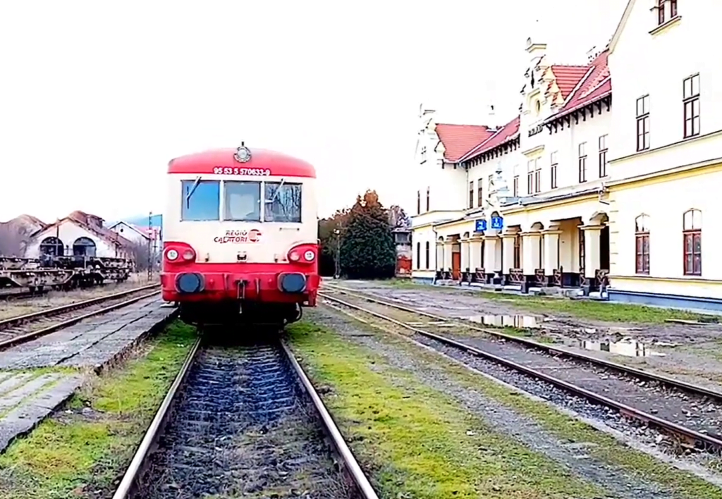 (VIDEO) Ultimele trenuri ale Regio Călători de pe secția Brad – Ineu