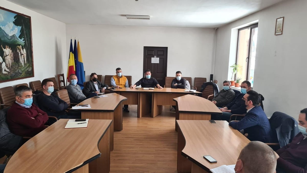 Întâlnire de lucru la primăria Câmpeni cu Ion Dumitrel: Soluții pentru un Câmpeni modern și funcțional