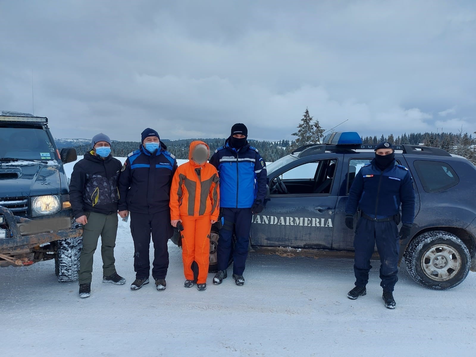 Jandarmii clujeni au intervenit în Apuseni, la Mărișel, redresând cu succes un autoturism!